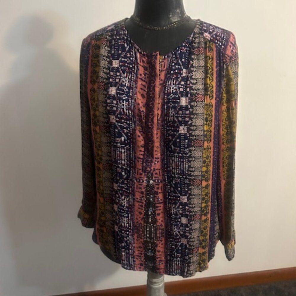 Nine West Boho Geometric print 1/4 button roll tab sleeves tunic, size L